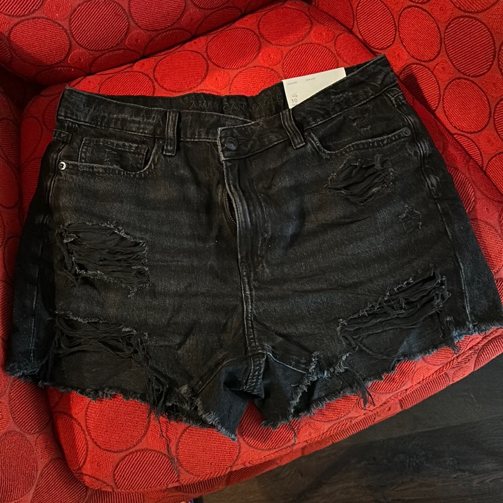 American Eagle black mom short